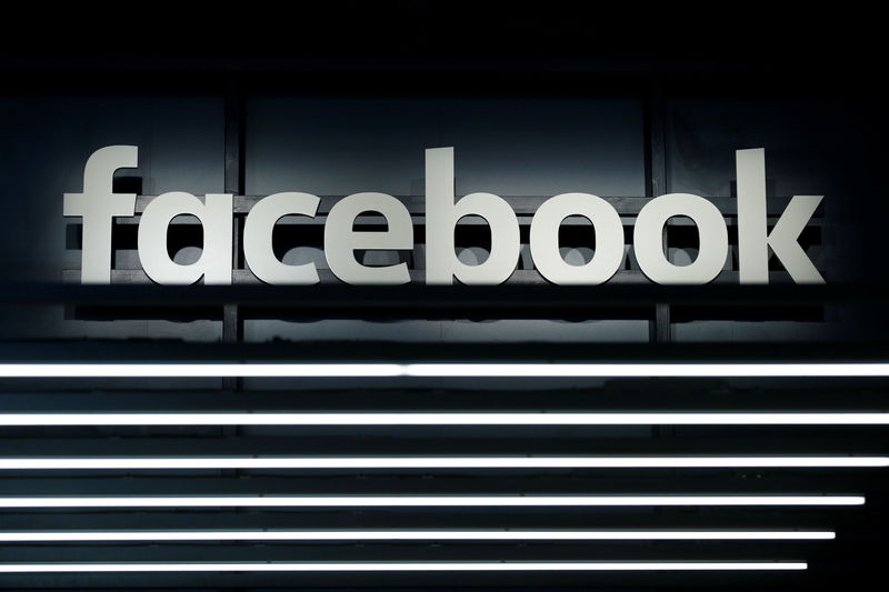 © Reuters. Logo do Facebook durante a Frankfurt Motor Show em Frankfurt, Alemanha