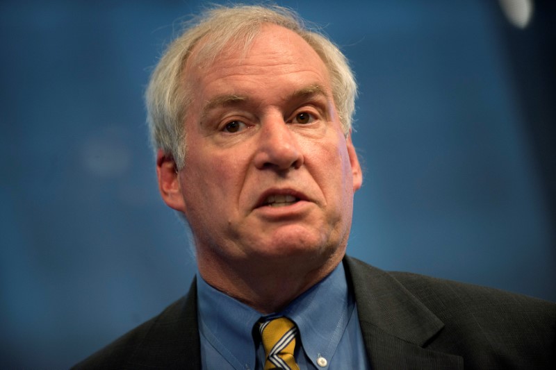 © Reuters. File Photo: The Federal Reserve Bank of Boston's President and CEO Eric S. Rosengren speaks in New York