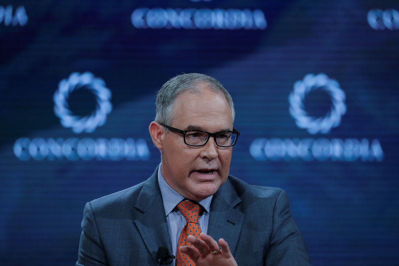 © Reuters. Scott Pruitt, Administrator of the U.S. Environmental Protection Agency, answers a question during the Concordia Summit in Manhattan