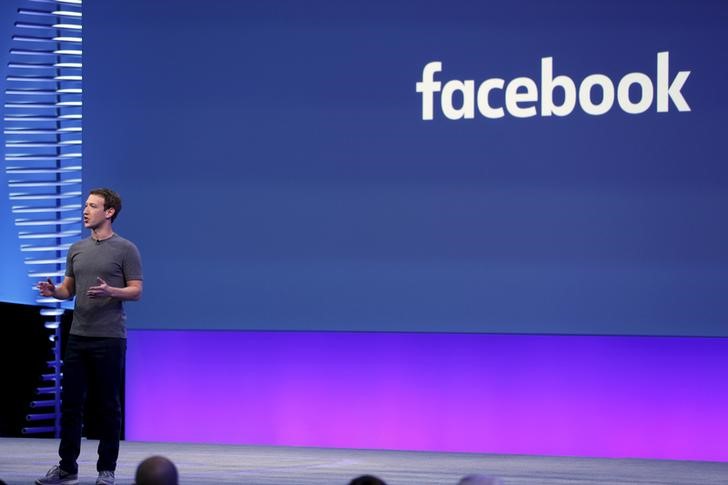 © Reuters. FILE PHOTO: Facebook CEO Mark Zuckerberg speaks on stage during the Facebook F8 conference in San Francisco