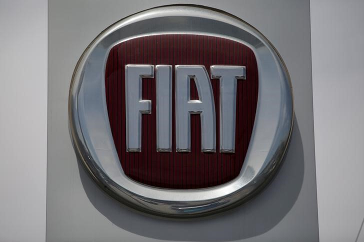 © Reuters. A Fiat logo is seen at a car dealership in Ciudad Juarez