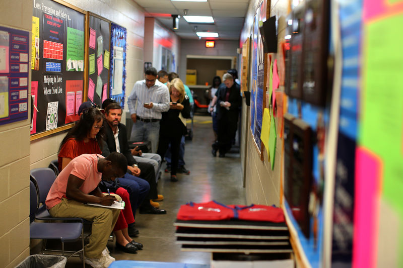 © Reuters. Applicants wait to fill out paperwork at a Lowe's store in Katy, Texas as Lowe's looks to hire more employees for their Houston and southern Texas stores in the aftermath of tropical storm Harvey