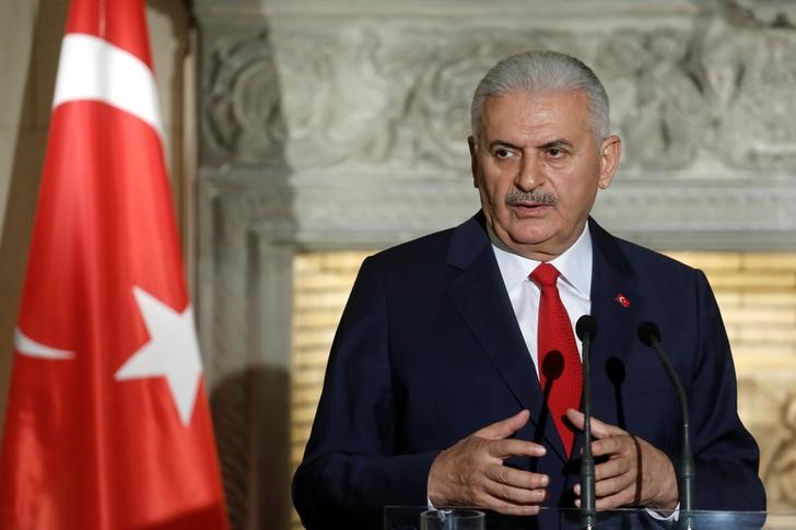 © Reuters. Primeiro-ministro da Turquia, Binali Yildirim, durante coletiva de imprensa, em Atenas, na Grécia