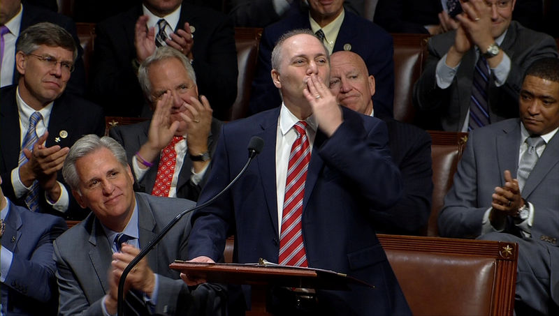 © Reuters. U.S. Rep Steve Scalise blows kiss as he arrives in the U.S. House chamber after returning to Congress in Washington