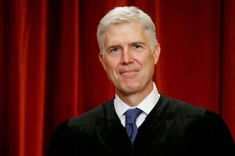 © Reuters. FILE PHOTO --  Gorsuch participates in taking a new family photo with fellow justices at the Supreme Court building in Washington