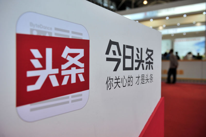 © Reuters. FILE PHOTO - A logo of Chinese news aggregator Toutiao is pictured in Nanjing