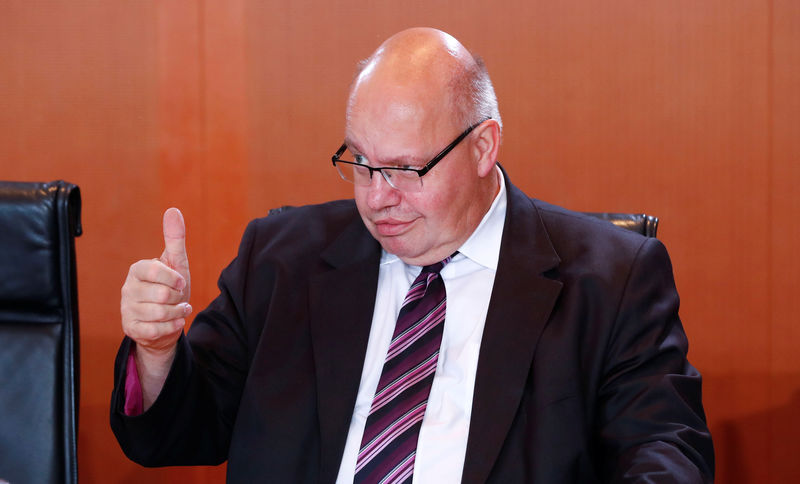 © Reuters. German Chancellery minister Peter Altmaier attends the weekly cabinet meeting at the Chancellery in Berlin