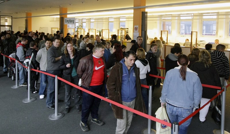 © Reuters. People wait inside a job centre in Berlin