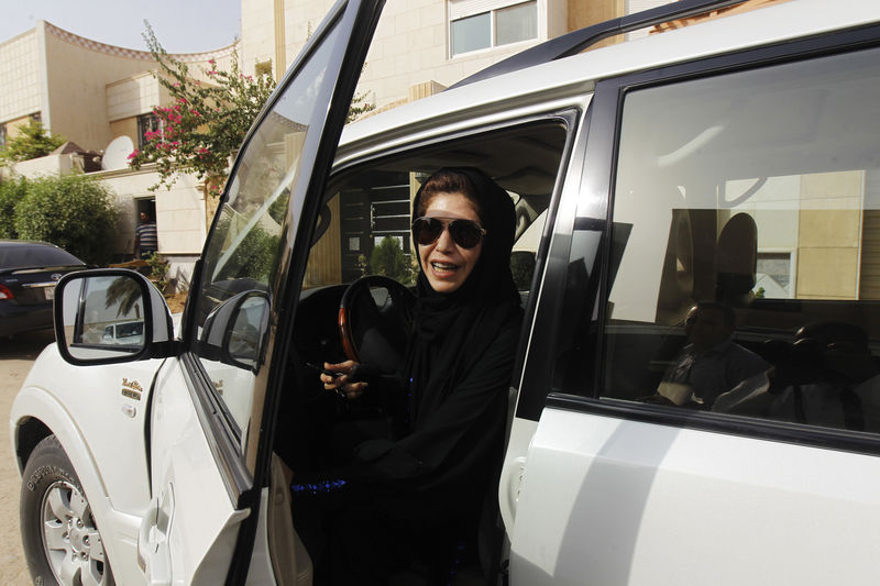 © Reuters. Female driver Azza Al Shmasani alights from her car after driving in defiance of the ban in Riyadh