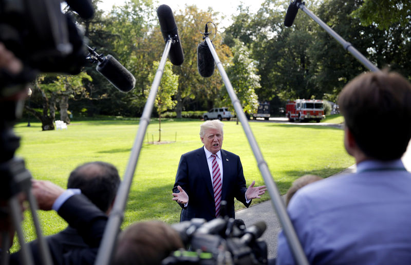 © Reuters. U.S. President Trump speaks to reporters as he departs for Bedminster, New Jersey, from the White House in Washington