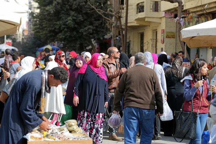 © Reuters. سكان مصر أكثر من 104 ملايين نسمة منهم أكثر من 9 ملايين في الخارج