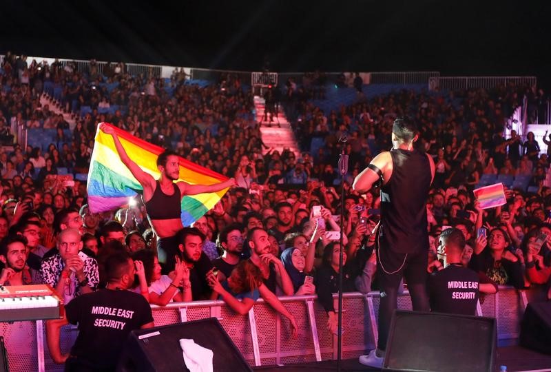© Reuters. منظمة العفو: مصر تلاحق المثليين وتوقع عليهم كشوفا طبية