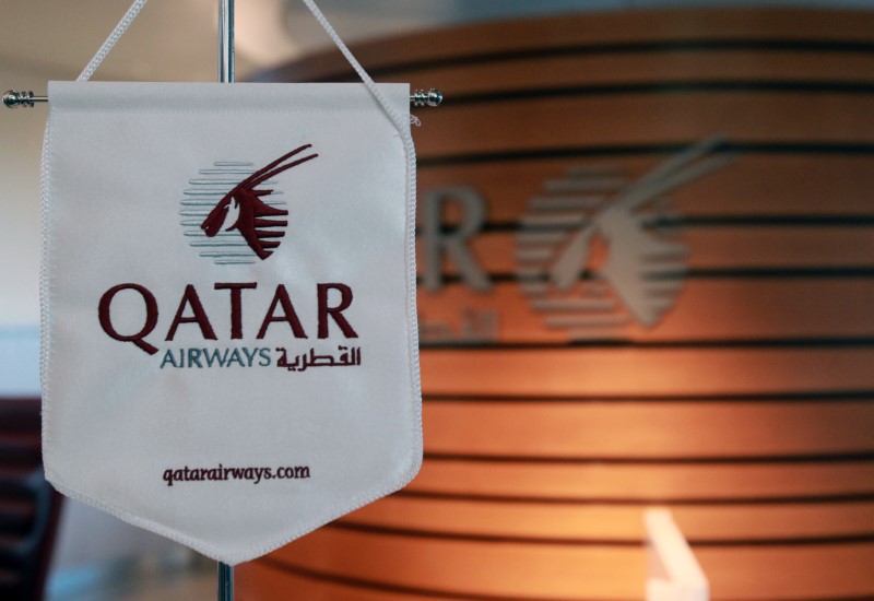 © Reuters. A logo of Qatar Airways is seen at Hamad International Airport in Doha