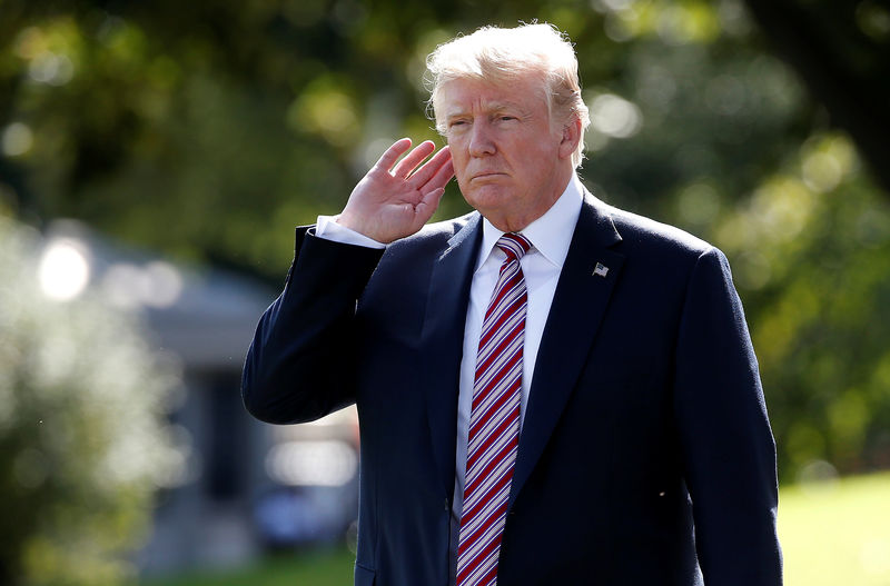 © Reuters. U.S. President Trump departs for Bedminster, New Jersey, from the White House in Washington