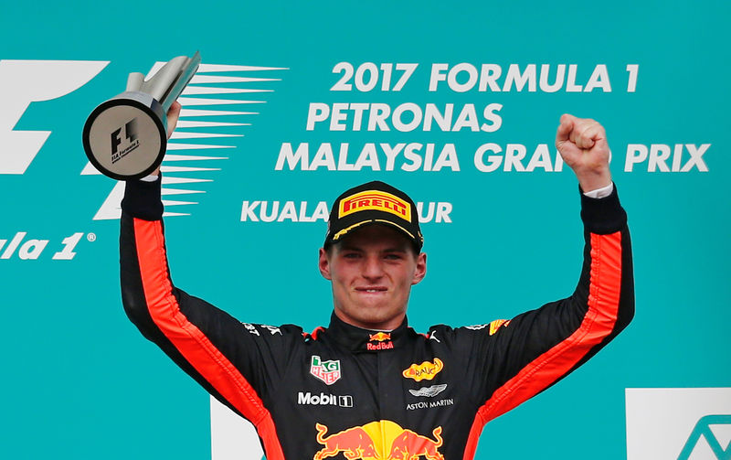 © Reuters. Max Verstappen gana el Gran Premio de Malasia, Hamilton queda segundo
