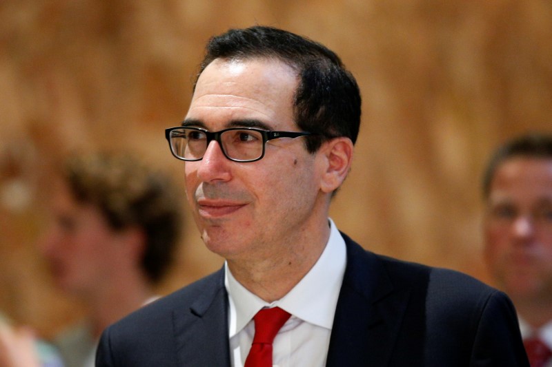 © Reuters. Treasury Secretary Steven Mnuchin walks through the lobby of Trump Tower in New York