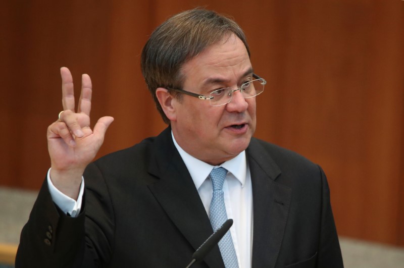 © Reuters. Laschet of the CDU is sworn in after being elected as federal state government premier of NRW in Duesseldorf