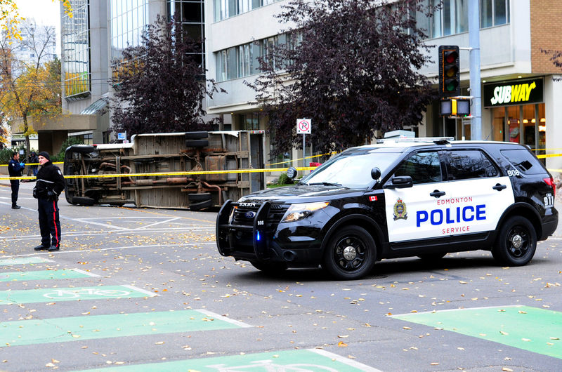 © Reuters. Edmonton Police investigate at the scene where a man hit pedestrians then flipped the U-Haul truck in Edmonton