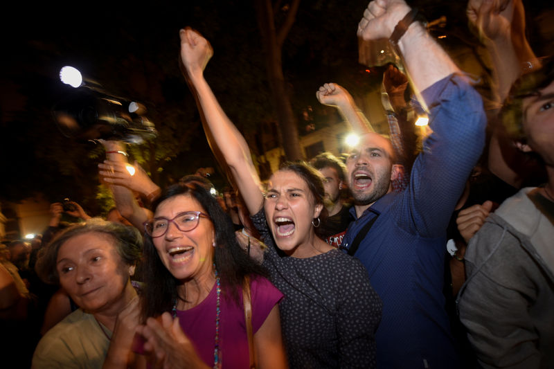 © Reuters. Grupos proindependencia y sindicatos convocan una huelga general en Cataluña el 3 de octubre