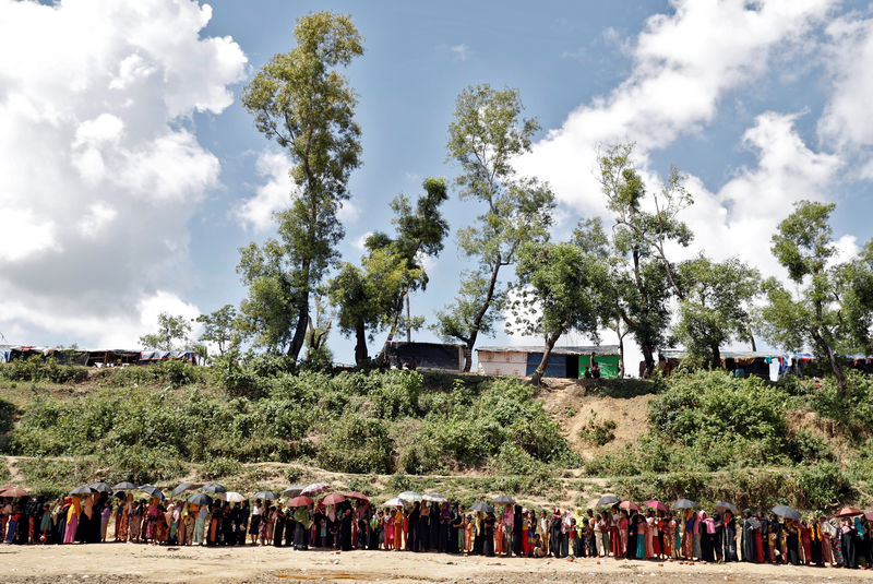 © Reuters. بنجلادش تحث على عودة اللاجئين المسلمين إلى ميانمار