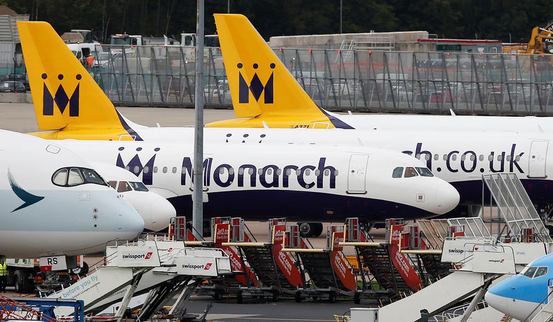 © Reuters. Monarch Airlines se declara en quiebra, dejando a la deriva a miles de pasajeros