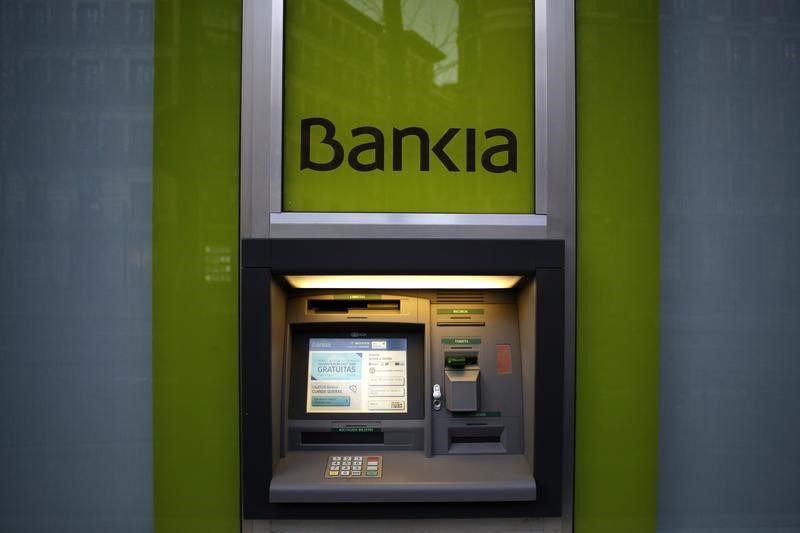 © Reuters. Bankia alquilará a ING sus cajeros en España