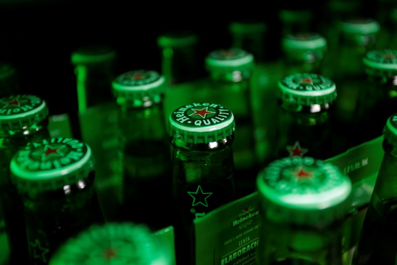 © Reuters. Heineken beer bottles are seen at a bar in Monterrey