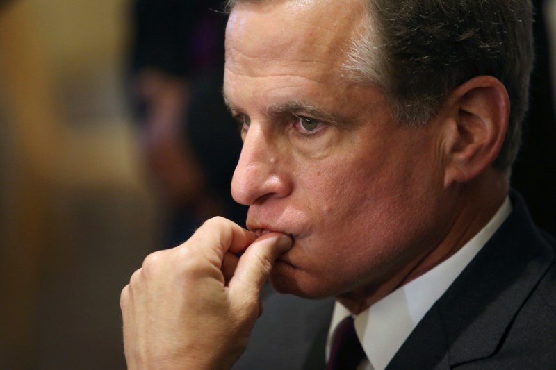 © Reuters. Dallas Federal Reserve Bank President Robert Kaplan gestures during a news conference after of the True Economic Talks event in Mexico City