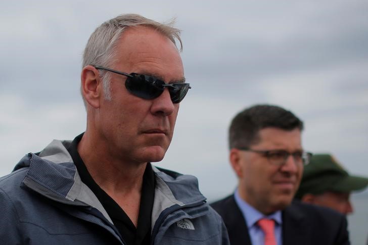 © Reuters. U.S. Interior Secretary Ryan Zinke rides a boat to Georges Island in Boston Harbor