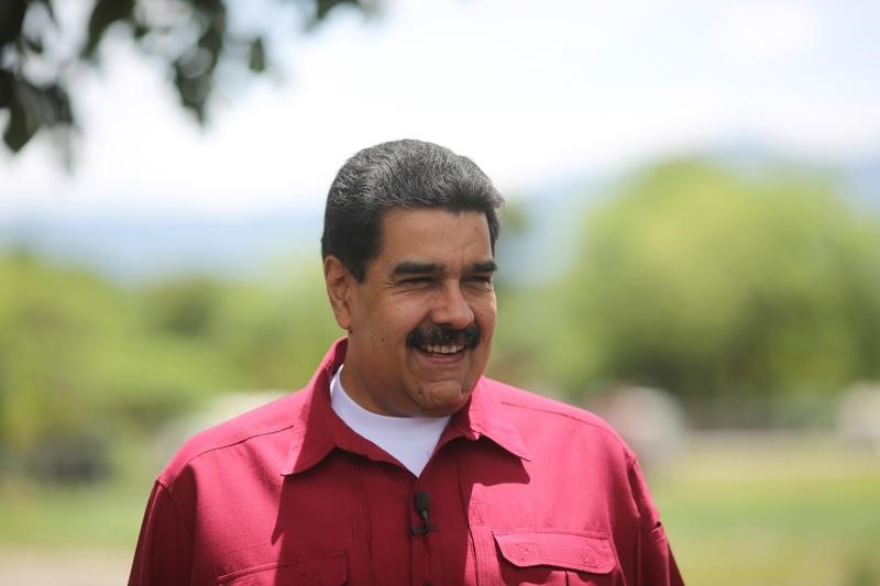 © Reuters. استطلاع: ارتفاع نسبة التأييد للرئيس الفنزويلي إلى 23 % بعد عقوبات ترامب