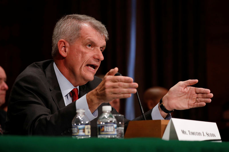 © Reuters. Wells Fargo & Company CEO and President Tim Sloan testifies before the Senate Banking Committee on Capitol Hill in Washington