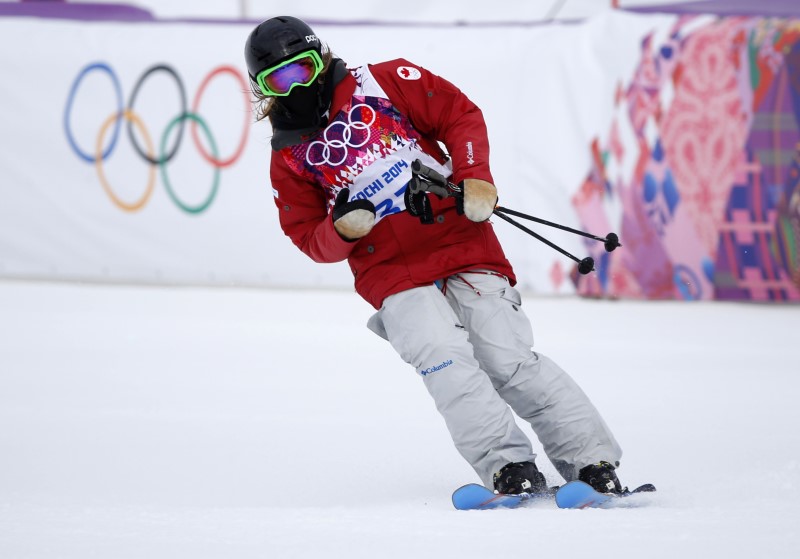 © Reuters. Canada's Kaya Turski arrives at finish line during women's freestyle skiing slopestyle qualification event at 2014 Sochi Winter Olympic Games in Rosa Khutor