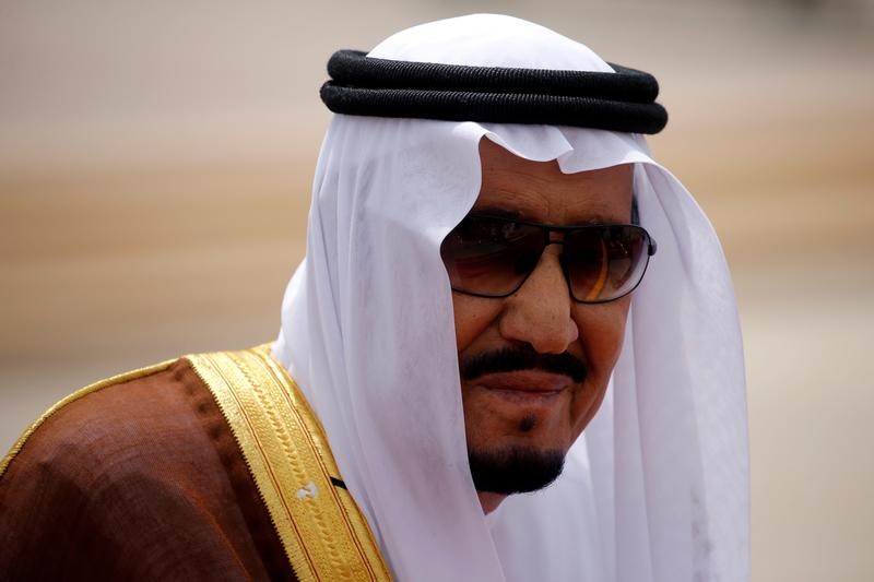 © Reuters. النفط والاستثمار وأزمة سوريا على جدول أعمال الملك سلمان في موسكو