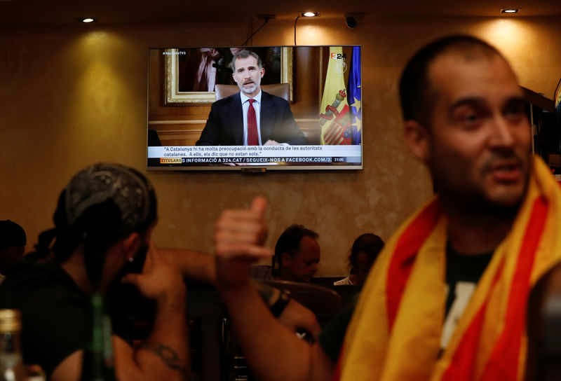 © Reuters. ملك إسبانيا يؤكد التزامه بوحدة البلاد وسط أزمة قطالونيا