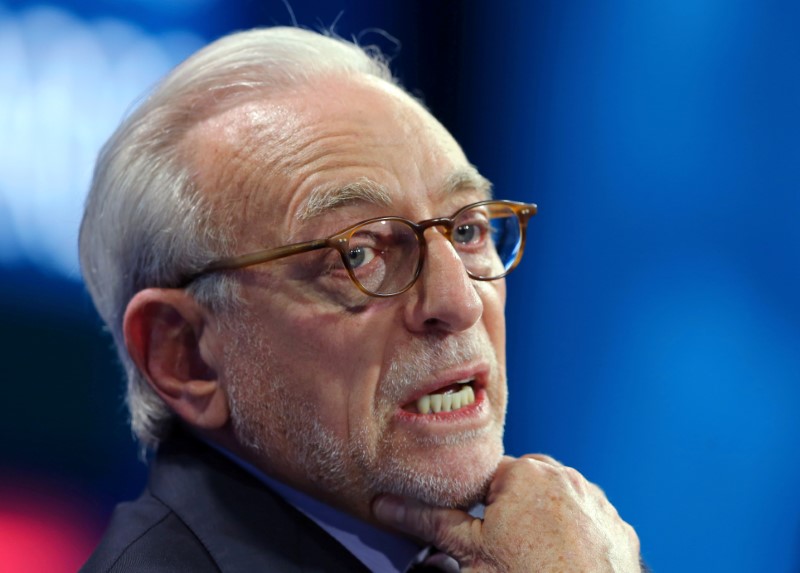 © Reuters. FILE PHOTO: Nelson Peltz founding partner of Trian Fund Management LP. speak at the WSJD Live conference in Laguna Beach