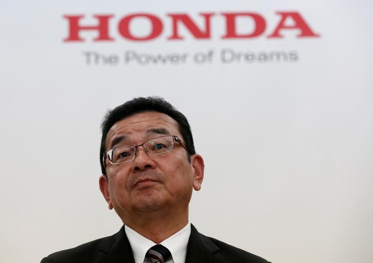 © Reuters. FILE PHOTO: Honda Chief Executive Officer Takahiro Hachigo attends a news conference in Tokyo