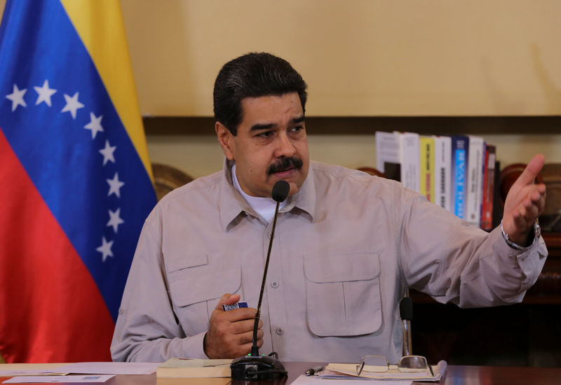 © Reuters. Venezuela's President Nicolas Maduro speaks during a meeting with ministers and pro-government governors in Caracas