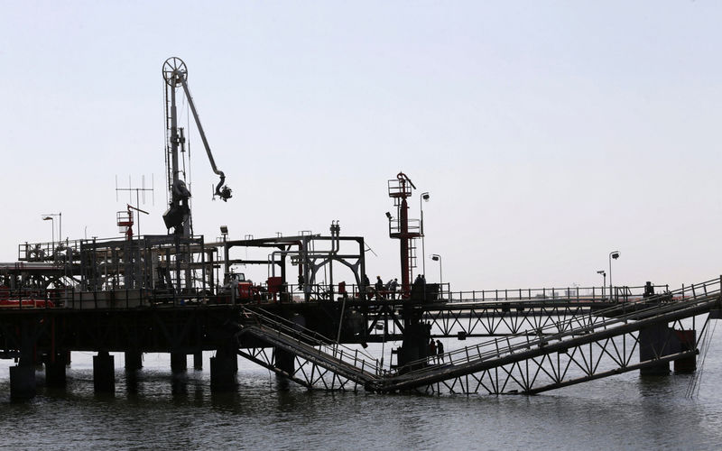 © Reuters. An oil pier is seen at Benghazi port