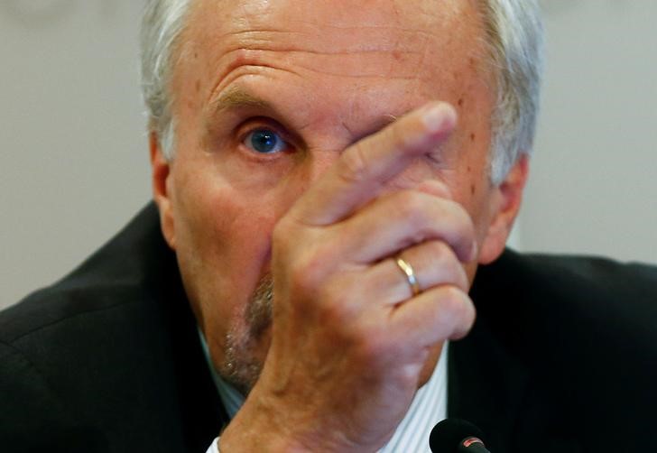 © Reuters. ECB Governing Council member Nowotny addresses a news conference in Vienna