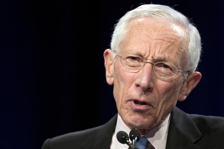 © Reuters. FILE PHOTO: U.S. Federal Reserve Vice Chair Stanley Fischer addresses The Economic Club of New York in New York