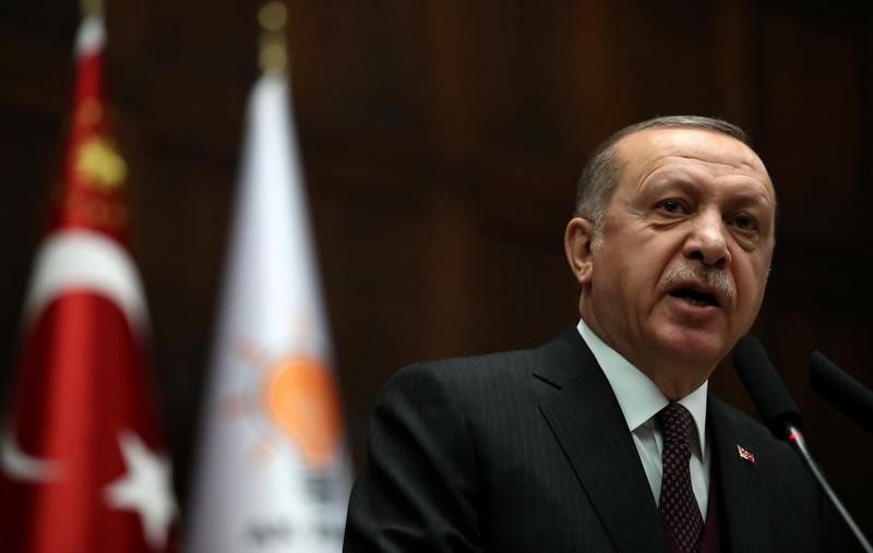 © Reuters. Presidente turco, Tayyip Erdogan, fala ao parlamento da Turquia em janeiro