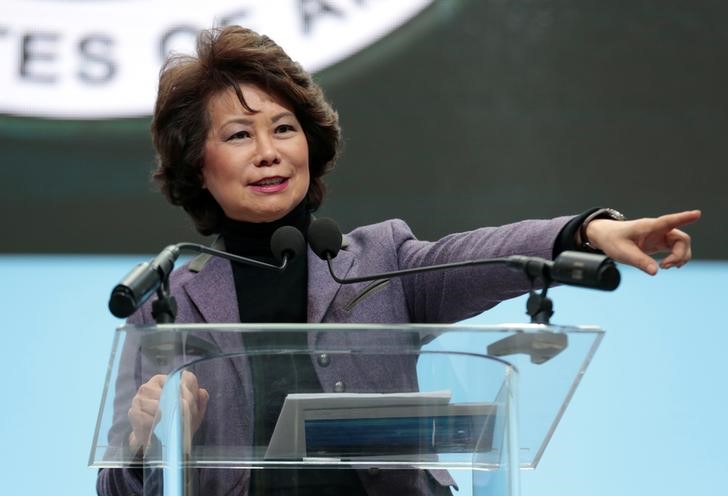 © Reuters. U.S. Secretary of Transportation Elaine Chao speaks ahead of Press Days of the North American International Auto Show at Cobo Center in Detroit