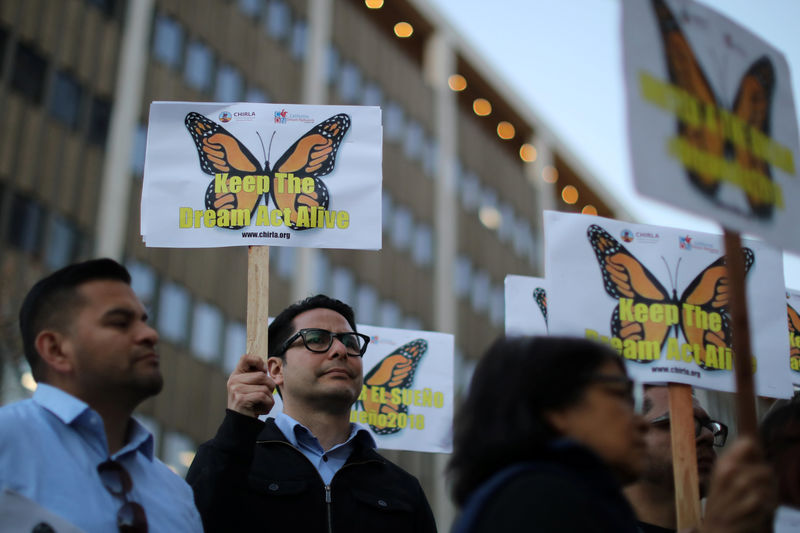 © Reuters. FILE PHOTO - People protest for immigration reform for DACA recipients and a new Dream Act in Los Angeles