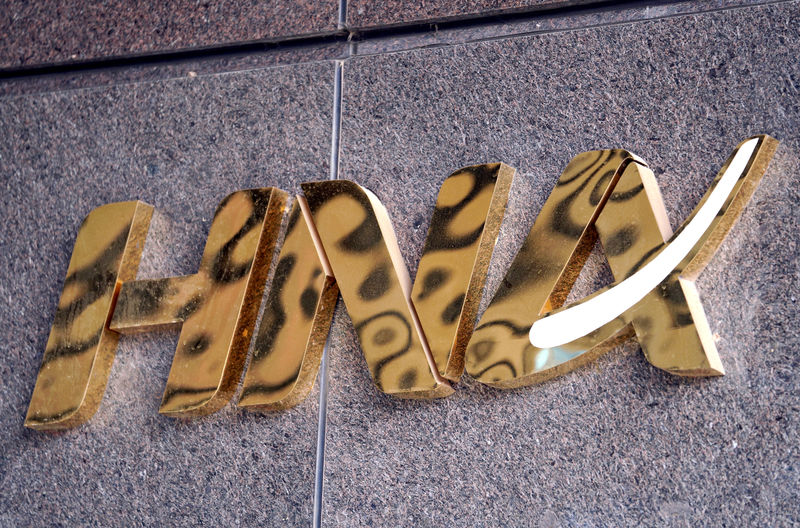 © Reuters. FILE PHOTO: A HNA Group logo is seen on the building of HNA Plaza in Beijing