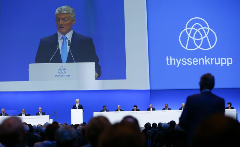 © Reuters. ThyssenKrupp CEO Hiesinger addresses the company's annual shareholders meeting in Bochum