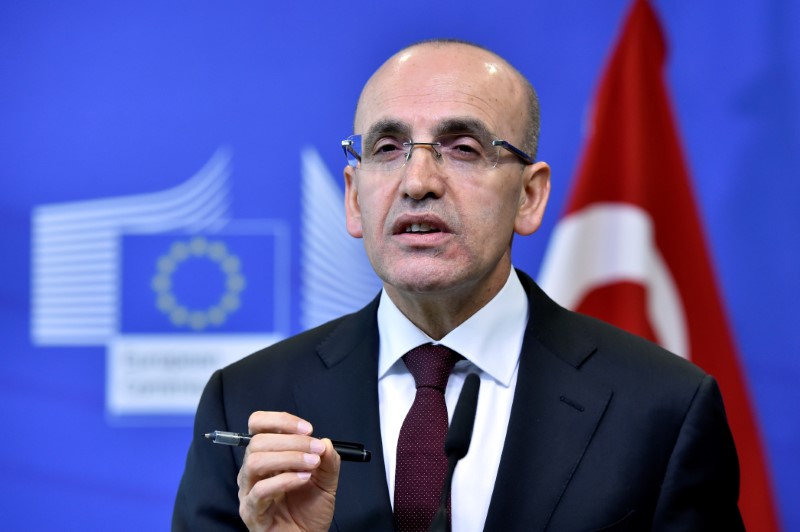 © Reuters. EC Vice-President Katainen holds a joint news conference with Turkish Deputy PM Simsek in Brussels