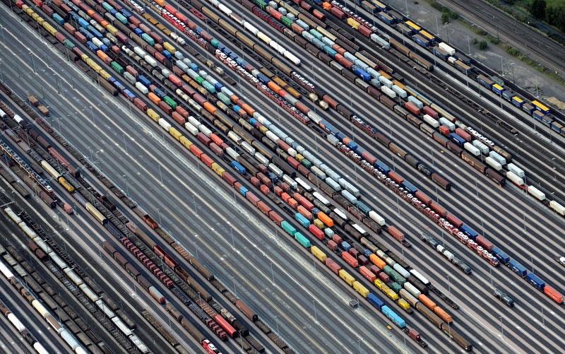 © Reuters. FILE PHOTO: Containers and cars are loaded on freight trains at the railroad shunting yard in Maschen near Hamburg