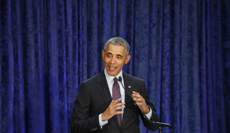 © Reuters. إرسال عبوة تحوي مسحوقا لمبنى بواشنطن يضم مكتب أوباما