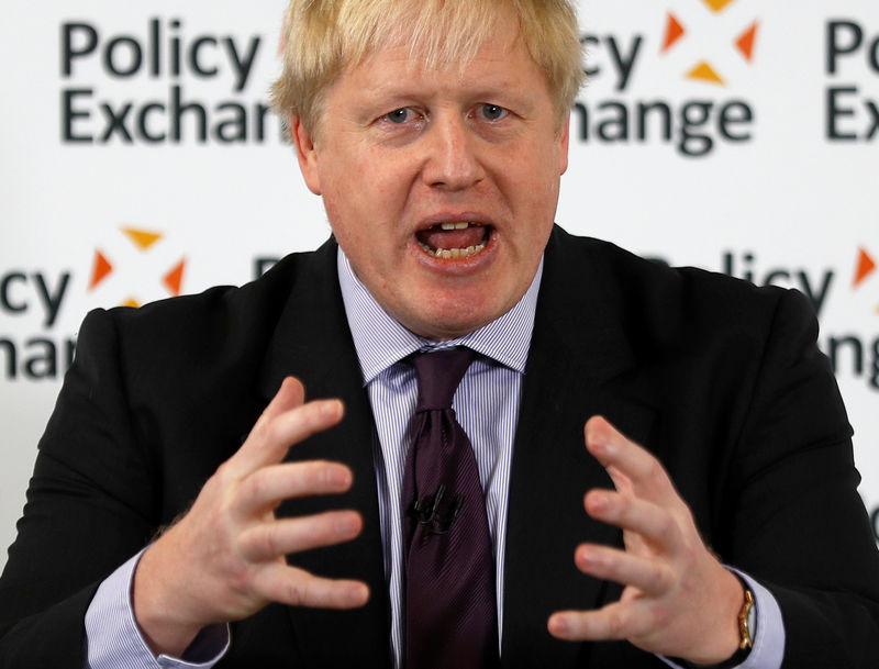 © Reuters. Johnson mantiene su defensa de un Brexit duro en un discurso destinado a suavizar posturas