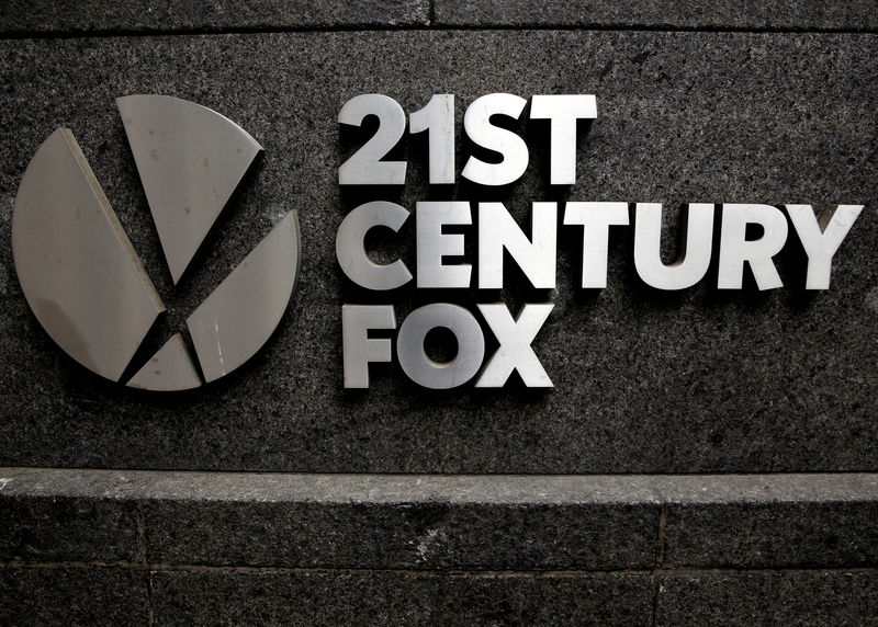 © Reuters. FILE PHOTO: The 21st Century Fox  logo is seen outside the News Corporation headquarters in New York